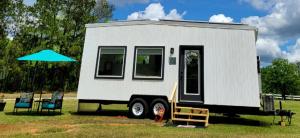Cute Tiny House with Fire Pit in Danville, Georgia for Relaxing Glamping Escapes in Nature