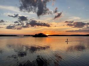 Off-Grid Waterfront Cabin Ideal for Nature and Adventure Lovers in Finland
