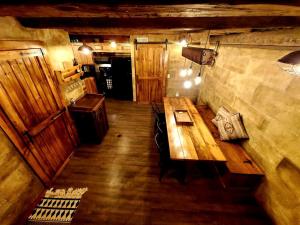 Renovated Cottage with Spa Surrounded by Beautiful Hiking Trails by Tappan Lake in Ohio