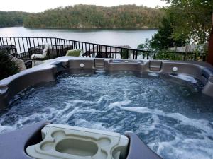 Spacious Rental with Incredible Views for a Group Vacation in Royal, Arkansas