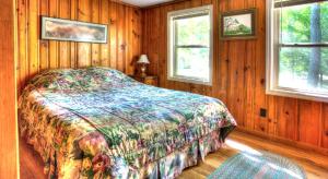 Luxurious and Modern One-Bedroom Cabin Rentals for Two in Somerset, Kentucky