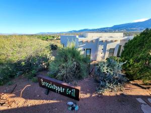 Desert Cabin with Amazing Indoor and Outdoor Areas in Arizona