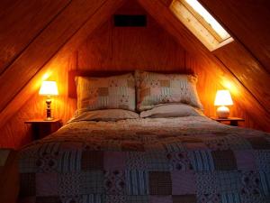 Beautiful Private Cabin Nestled on Premiere Retreat Center, North Carolina