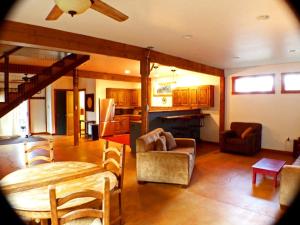 Rustic Countryside Barn Rental for Unique Getaway near Ashland, Oregon