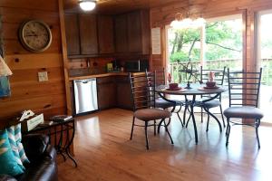 Wonderful Mountain Cabin Rental with a Fire Pit in Smithville, Oklahoma