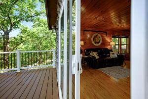 Wonderful Mountain Cabin Rental with a Fire Pit in Smithville, Oklahoma