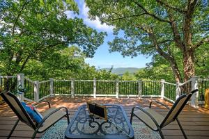 Wonderful Mountain Cabin Rental with a Fire Pit in Smithville, Oklahoma