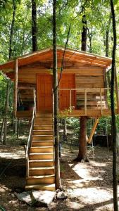 Dreamy Treehouse Cabin Oasis Near Piney River, Tennessee