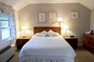 Elegant Bed and Breakfast Room with Beautiful Water Views near Lincolnville, Maine