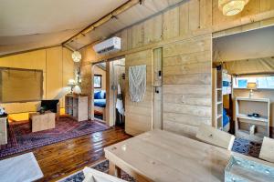 Glorious Tented Cabin with Fire Pit and Gorgeous Sky Views in Sevierville, Tennessee