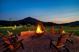 Glorious Tented Cabin with Fire Pit and Gorgeous Sky Views in Sevierville, Tennessee