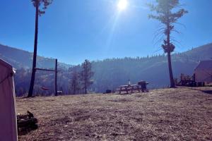 Cozy Tented Cabin with Stunning Sights in Conner, Montana