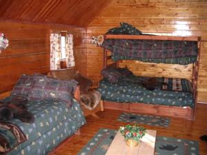 Rustic Cabin Rental with Private Deck near Billings, Montana