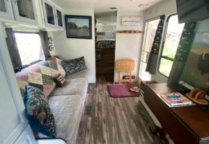 Texas Hill Country Glamping Caravan for a Nature Escape near Hamilton Creek