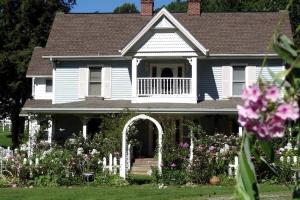 Authentic Pet-Friendly Cabin Rental in Cherokee National Forest in Tennessee