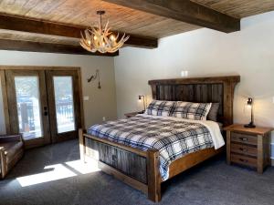 Gorgeous and Fully Equipped Cabin with Hot Tub in Duck Creek Village, Perfect for a Family Holiday in the Mountains