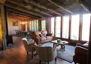 Gorgeous Vacation Rental on the Yellowstone River in Gardiner, Montana