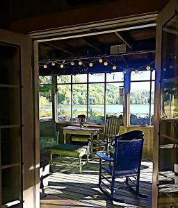 Cozy Cottage Rental with Lake Views near Okemo State Forest, Vermont