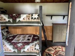 Charming Lakeside Cabin Bungalow with Timeless Rustic Beauty near Portage Lake in Maine