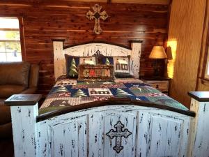 Rustic Cabin Rental with a Fishing Pond in Allen, Oklahoma