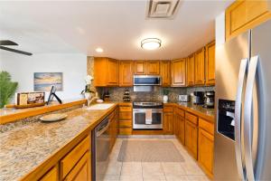 Ocean View White Sands Village only steps away from Magic Sands Beach