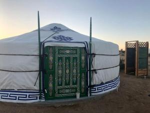 Charming Stargazing Yurt near Joshua Tree National Park, California