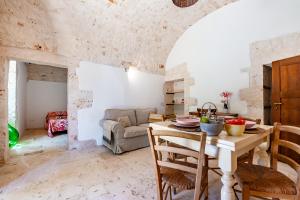 Lamia Terra - Happy Rentals