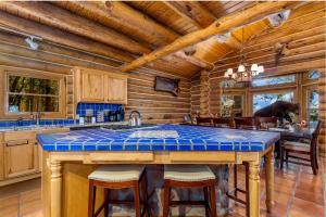 Waterfront Cabin with Barbecue in Langley, Oklahoma