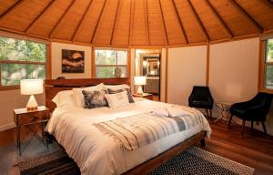 Gorgeous Glamping Yurt for a Unique Romantic Getaway near Austin