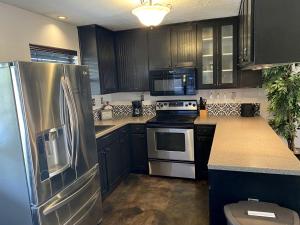 Wimberley Romance: Escape to a Cozy Cabin Nestled in Nature, TX