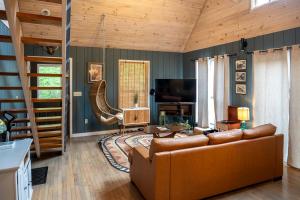 Chic Picturesque Cabin Ideal for a Romantic Getaway in Tennessee