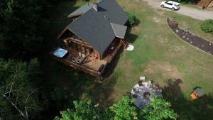 Spacious Log Cabin for a Family Getaway near the Zoar Outdoor Adventure Resort in Massachusetts