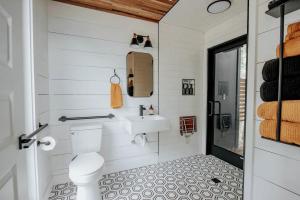 Luxurious Cabin with Jacuzzi and Breathtaking Views in Georgia