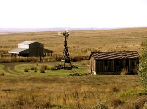 Granary Fishing Cabin Adjacent to Fishing Lakes in Tygh Valley, Oregon