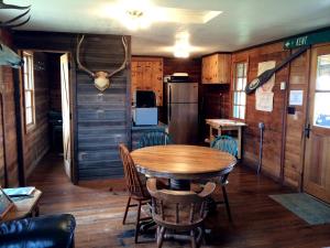 Granary Fishing Cabin Adjacent to Fishing Lakes in Tygh Valley, Oregon