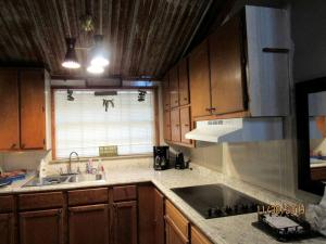 Georgias Coziest Riverside Retreat: Cabin Adventure in Claxton