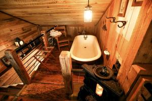 Luxury Cabin for Two with Beautiful River Views near Knoxville