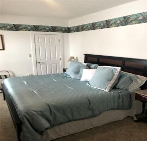 Secluded 1800s Farmhouse Rental Minutes from Cedar Point, Ohio