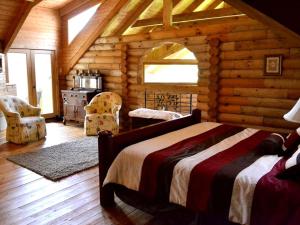 Stately Log Cabin with a Pool for a Group Getaway near Chickamauga, Georgia