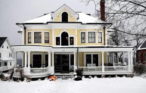 Charmingly Historic Cottage Rental Perfect for Large Groups in Aurora, New York