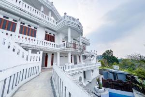 RedDoorz near Gunung Salak