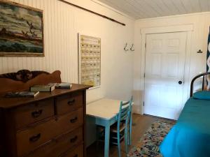 Picturesque Vintage Cabin with Lake Views in Florida