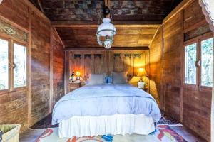 Antique Indonesian Teakwood Cottage for a Romantic Getaway in Petaluma, California