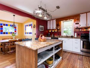 Breathtaking Cottage Rental on 100 Acres on the Shenandoah River, Virginia