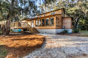 Gorgeous Riverfront Getaway Cabin with Private Dock on Saint Simons Island, Georgia