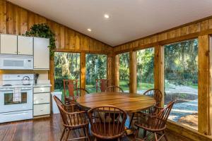 Gorgeous Riverfront Getaway Cabin with Private Dock on Saint Simons Island, Georgia