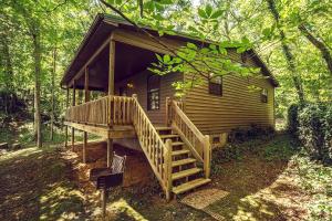 Family-Friendly Cabin Rental with River Views near Knoxville