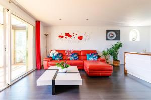 Apartment with pool and garden