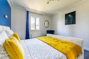 Apartment with pool and garden