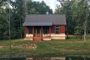 Two-Bedroom Cabin Rental with Fully Equipped Kitchen near Fredericksburg, Texas